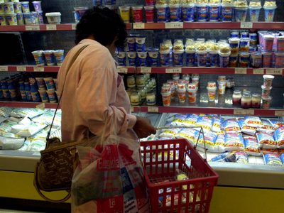 En la pandemia, expertos recomiendan hacer acopio de productos de supermercado