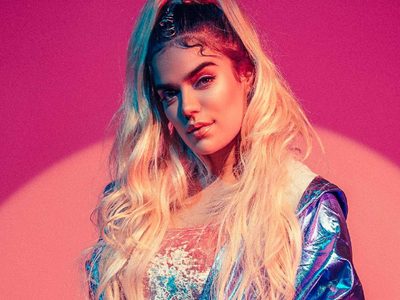 “¡Aquí llegó tu tiburón!”: Karol G sin miedo a romper las reglas con este osado outfit. ¡MADRE MÍA!