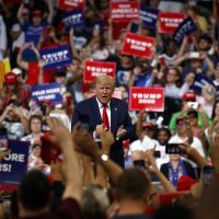 Trump inicia su campaña de reelección y presume a la economía de EU como 'la envidia del mundo”