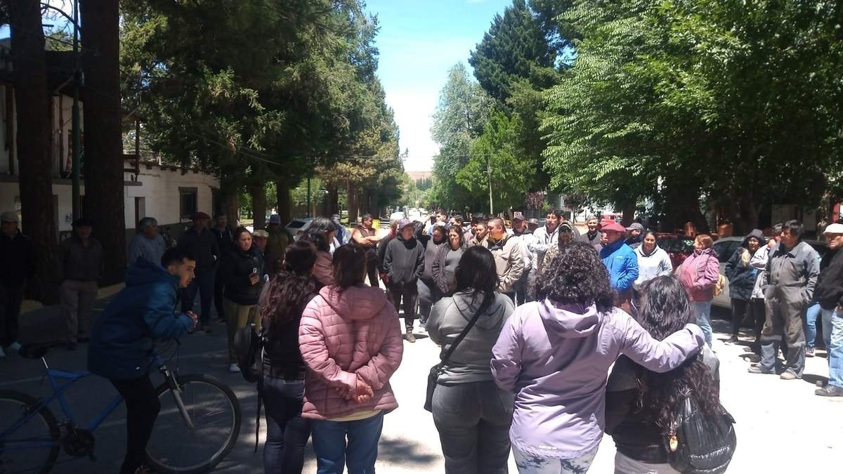 Los municipales de Loncopué llevan dos días de paro consecutivos. Fuente: (Reflejo Neuquino)