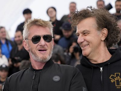 Sean Penn apoya la huelga de guionistas de EU en Cannes