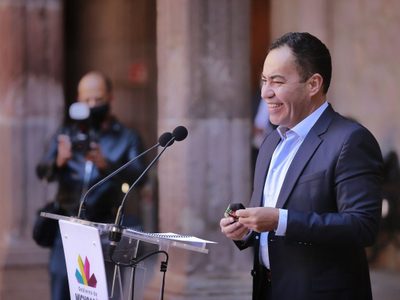 Renuncia secretario de Gobierno de Michoacán; buscará la gubernatura
