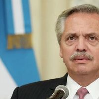 Por un fuerte dolor lumbar, trasladaron a Alberto Fernández al Sanatorio Otamendi