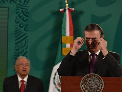 Ebrard alerta de "engaño monumental" a haitianos para que migren a EU