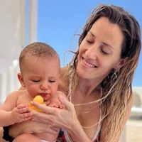 Las increíbles fotos del primer día de playa de Luca, el hijo de Mica Viciconte