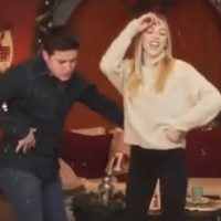 De nuevo Samuel García: ahora canta junto a su esposa en video navideño