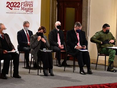 Tras el contagio de AMLO, en el gabinete ahora sí usan cubrebocas