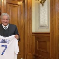 López Obrador recibe en Palacio Nacional a Julio Urías