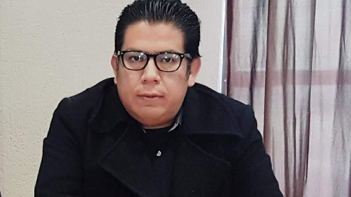 El funcionario estatal y también activista