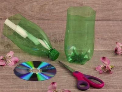 Si tenés botellas de plástico vacías, guardalas y creá estos elegantes floreros para ponerle onda a tu casa