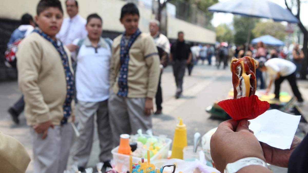 Comida chatarra afuera de las escuelas de la Ciudad de México