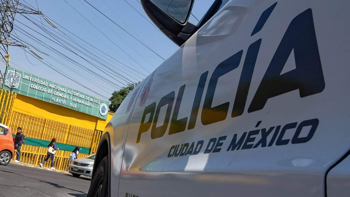Seguridad afuera del plantel