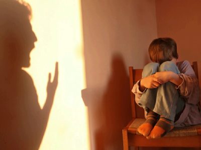 Aberrante: un hombre aleccionó a un niño de su familia para que abuse de otro