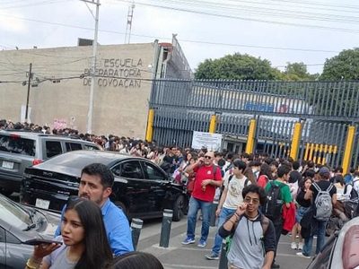 Desalojan la Prepa 6 de la UNAM por presunta amenaza de bomba