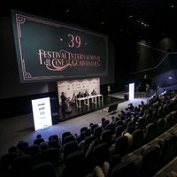 El cineasta Álex de la Iglesia, la actriz Najwa Nimri y el rapero C. Tangana en el Festival de Cine de Guadalajara