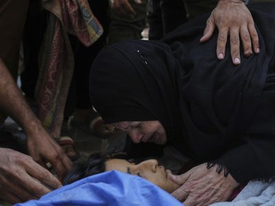 Ofensiva de Israel en Gaza deja ya casi 57 mil 900 muertos, tras otros 50 fallecidos más en 24 horas