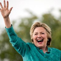 Nuevo sondeo da ventaja a Clinton de tres puntos