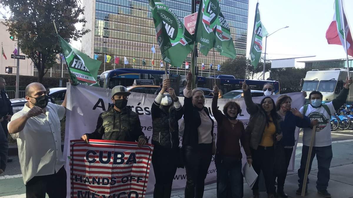 El grupo de Frena que protestó contra AMLO en NY