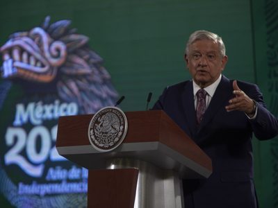 AMLO admite "cierta satisfacción" al ver que sus adversarios se quitaron la máscara