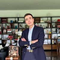 Asesinan a Miguel de la Mora, estilista de Ángela Aguilar; investigan amenazas previas
