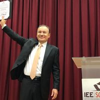 "No hay espacio en mí para el ejercicio cínico del poder": Durazo al recibir constancia de mayoría