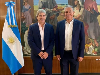 Figueroa habló de Vaca Muerta y de obras con el ministro de Economía de Nación