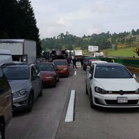 En demanda del pago de sus tierras, ejidatarios bloquean tramo de la autopista México-Puebla