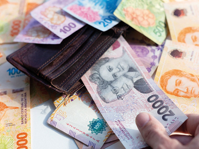 Domingo Cavallo negocia la devaluación para liberar el dólar financiero