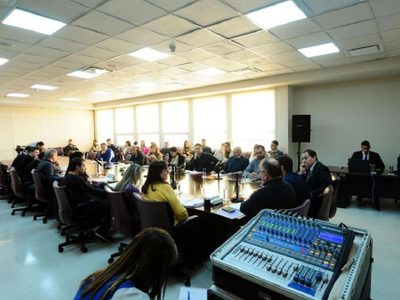Una comisión de la legislatura dio luz verde al proyecto de Figueroa para el cobro de peajes