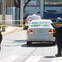 Investigan como homicidio la muerte de dos hombres en la Central de Abasto