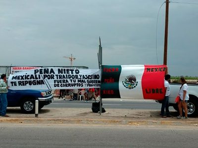 Abuchean a Peña en Mexicali; le exigen que cancele la cervecera estadunidense