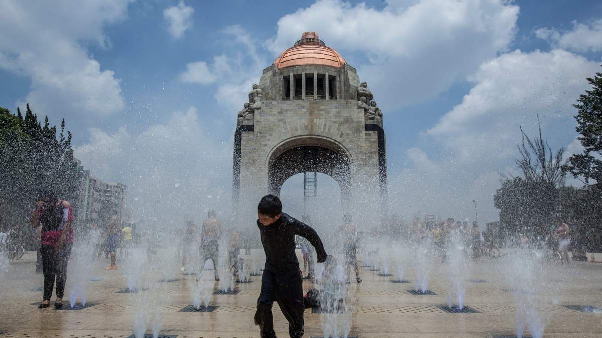 Capitalinos se refrescan en la CDMX