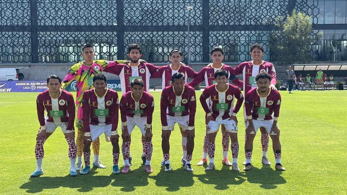 Jugadores del Héroes de Zaci FC de la Liga Premier