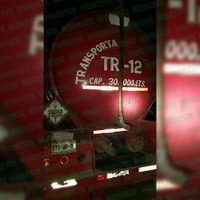 Policía asegura dos pipas y tres camionetas con 40 mil litros de combustible 'ordeñado” en Tabasco