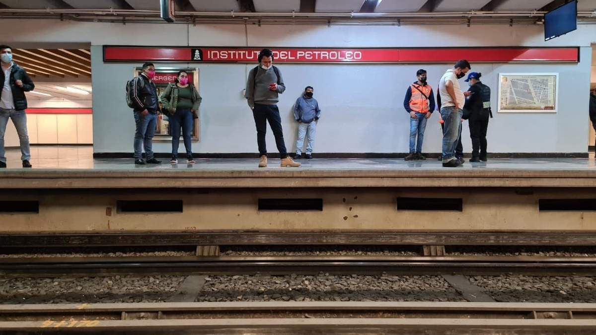 El servicio presentó retrasos en la Línea 6.