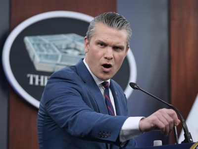 Hegseth insiste en que el conflicto con Irán "no es interminable" y advierte más bajas