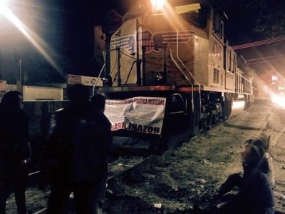 Bloquean vías del tren en Nogales por aumentos en tarifas de la CFE de hasta 2,500%