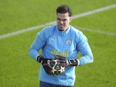 Cambian reglas en el futbol: habrá tiro de esquina si el portero retiene el balón más de 8 segundos