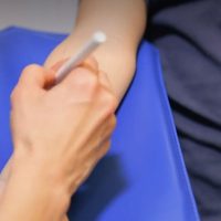 Pediatra es acusado de abuso sexual contra 52 niños en Suecia