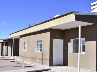 Rolando Figueroa enviará un proyecto a la Legislatura para crear un fondo para construir viviendas