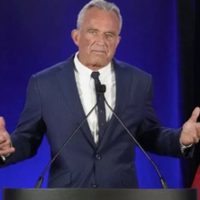 Trump designa como secretario de Salud a Robert F. Kennedy Jr., un polémico antivacunas