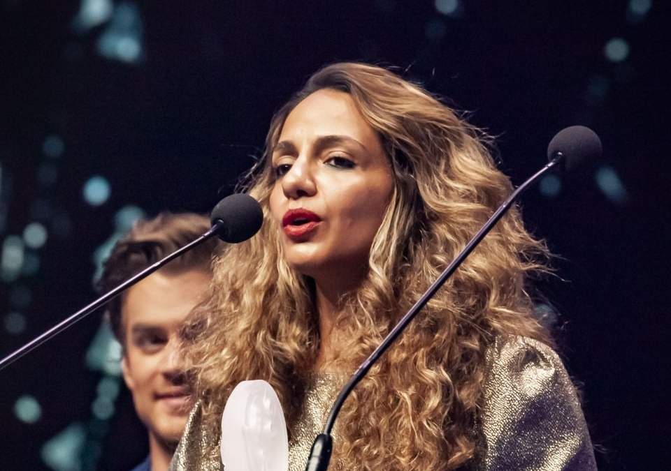 Emilia Hernández, al recibir "Luna del Auditorio" por Despertares