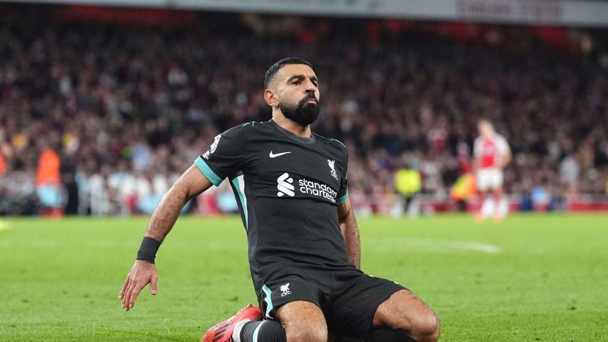 Mohamed Salah celebra tras anotar el segundo gol de Liverpool en el empate 2-2 contra Arsenal en la Liga Premier, el domingo 27 de octubre de 2024, en Londres