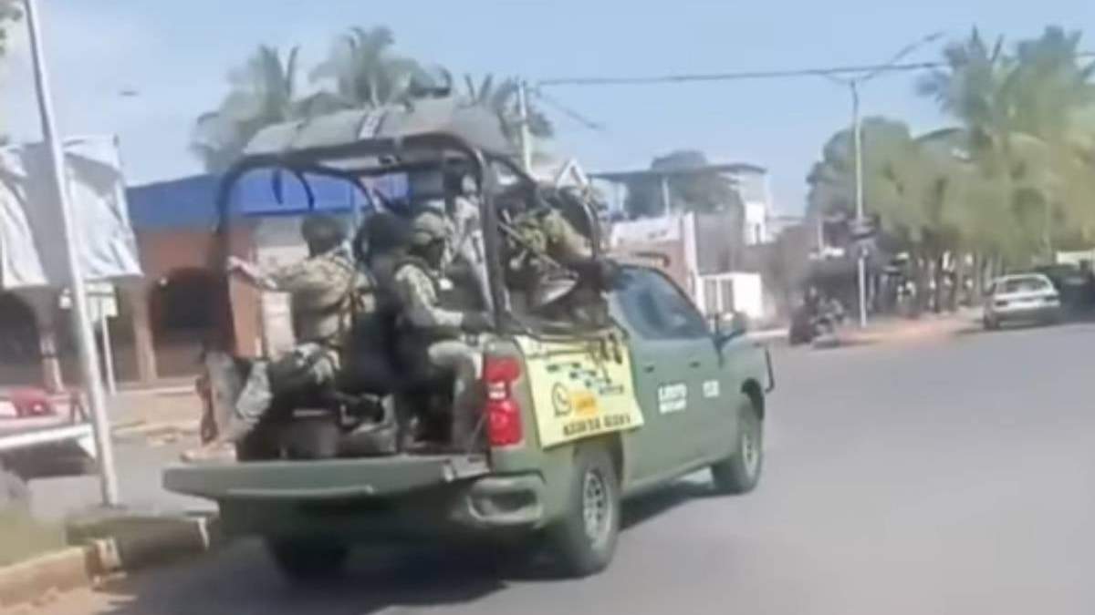 Operativo de las fuerzas armadas en Santiago Acahuato, Apatzingán, Michoacán, tras una emboscada contra elementos policiacos