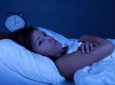 ¿Dormir mal engorda? Esto dicen la UNAM, la OMS y la Clínica Mayo
