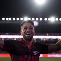 Emblema de Lanús: Laucha Acosta se emocionó en su retiro del fútbol profesional
