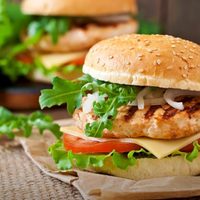 La receta para las hamburguesas caseras más jugosas y deliciosas, y no son de carne