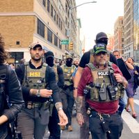 Neoyorquinos se enfrentan a agentes de inmigración durante redada en Canal Street
