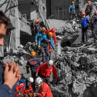 Terremoto Indonesia: continúan rescatando sobrevivientes bajo los escombros