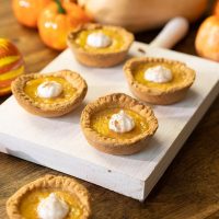 Con solo 1 paquete de tapas de empanadas, prepará estas tartitas de calabaza exprés y súper ricas